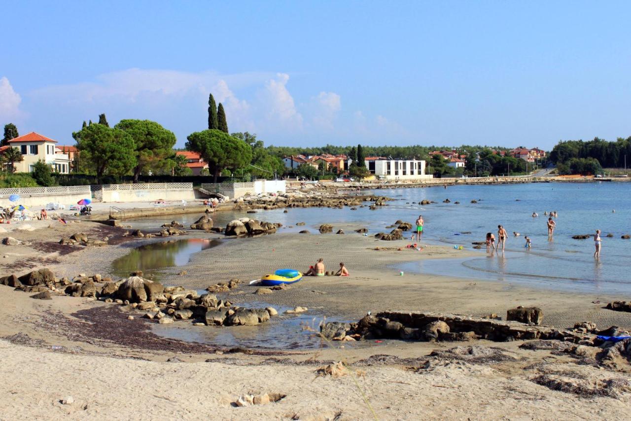 Apartments With A Parking Space Zambratija, Umag - 7059 Kültér fotó