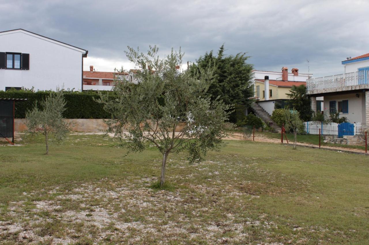 Apartments With A Parking Space Zambratija, Umag - 7059 Kültér fotó